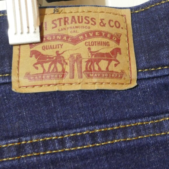 Levi's Women's Plus Size Classic Bootcut Jeans Dark Wash Size 20W Med Stretch - Picture 11 of 11